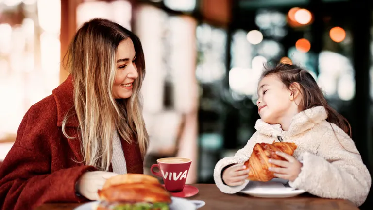 Mother and daughter in the Cafe